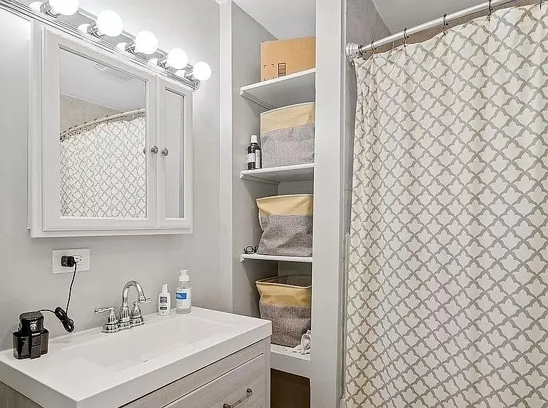 2717 N Artesian Ave #2 — Photo 8