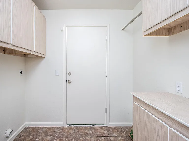 4627 E Dale Ln — Photo 32