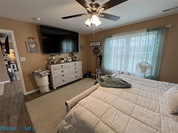 5th image of 653 Speirs Dr