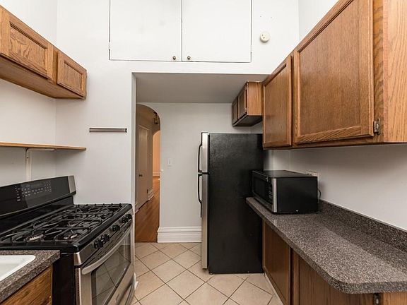 2nd image of 1849 N Lincoln Ave #2W
