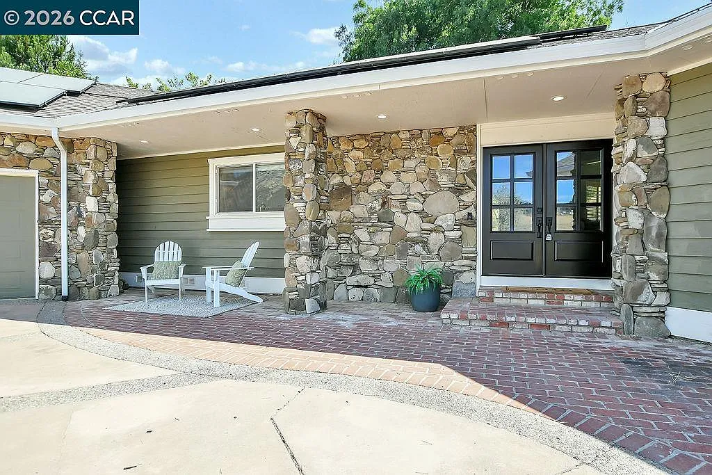 4 bed, 2631 sqft, $7,500 — Photo 4