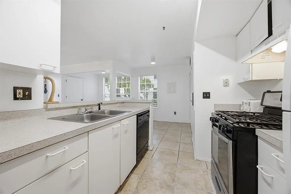 2 bed, 2.0 bath, 1078 sqft, $1,650 — Photo 2