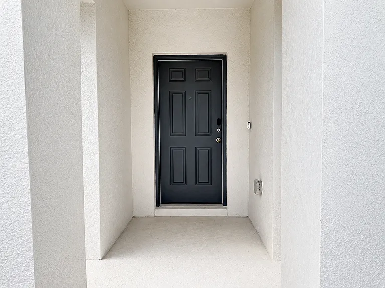 1305 Current Pl — Photo 2