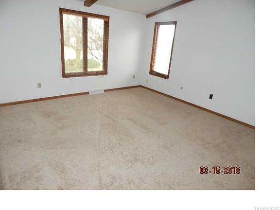 5th image of 38 Pine Ct N