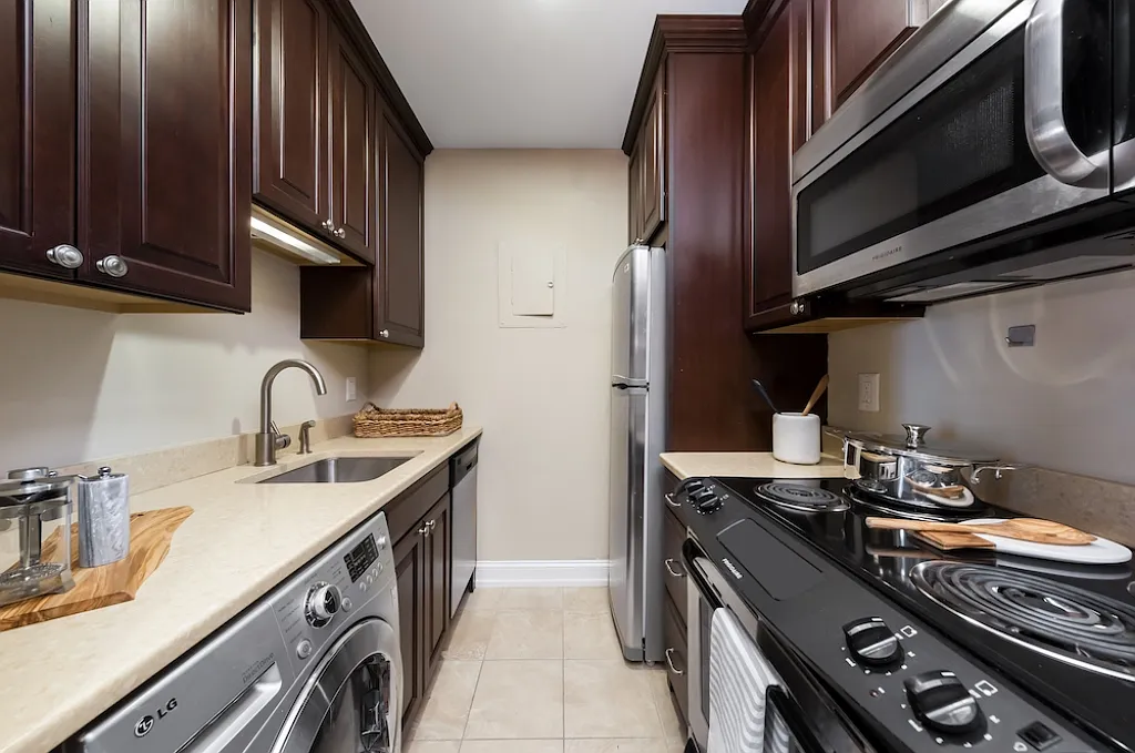 222 Rittenhouse — Photo 4