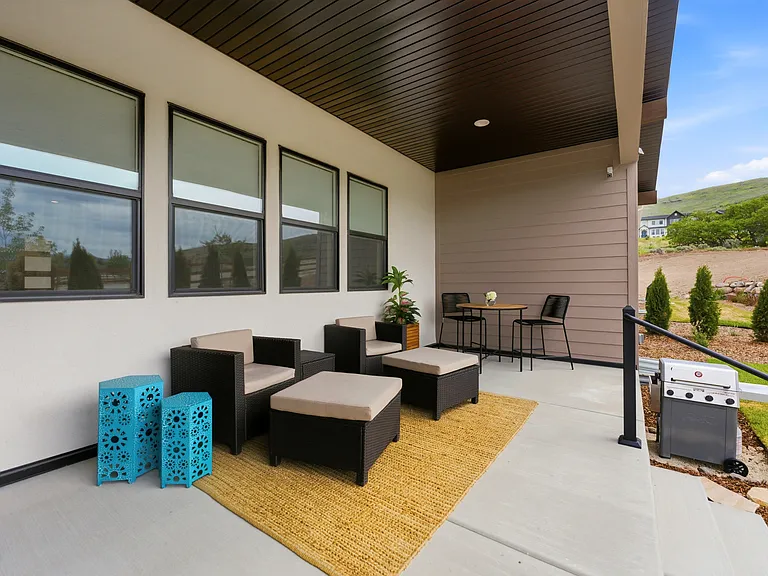 Covered Patio with Propane Grill