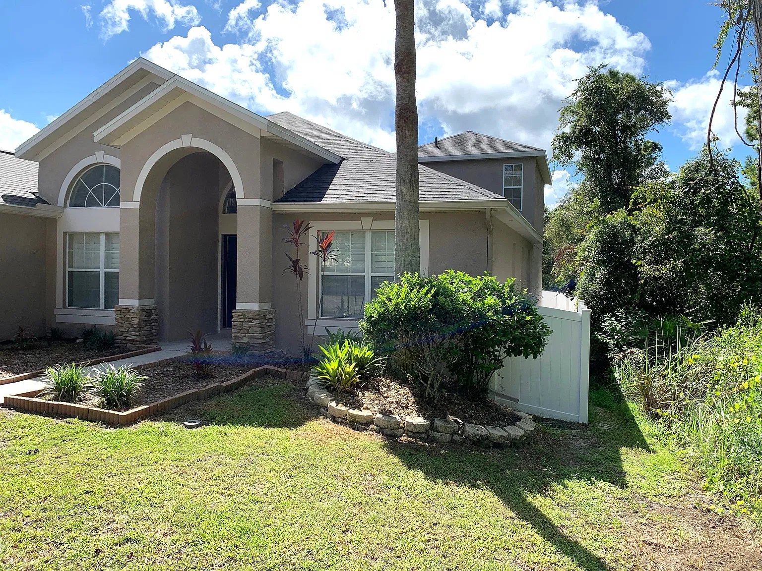 4 bed, 2594 sqft, $2,975 — Photo 3
