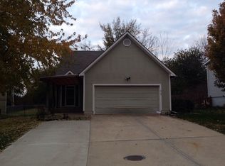 810 S 132nd St, Bonner Springs, KS 66012