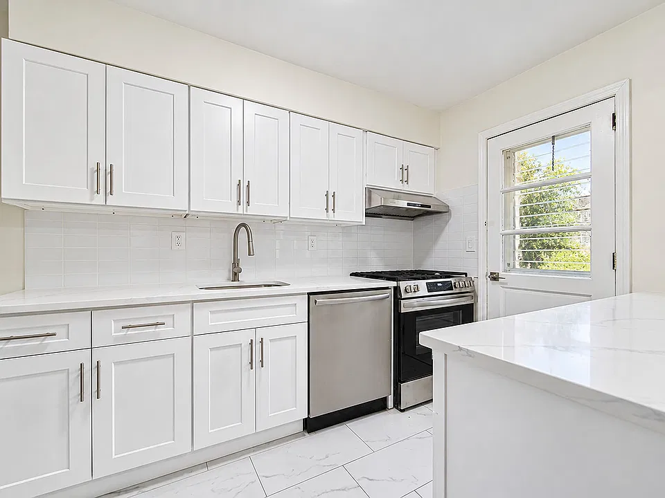 822 Inwood Ter