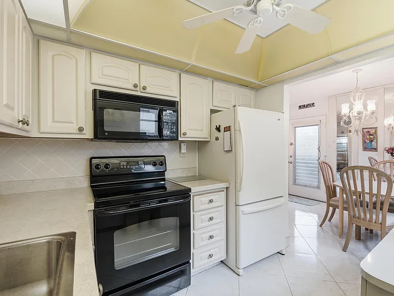 441 Burgundy Ave #441-J — Photo 9