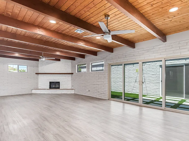 2136 W Village Dr — Photo 16