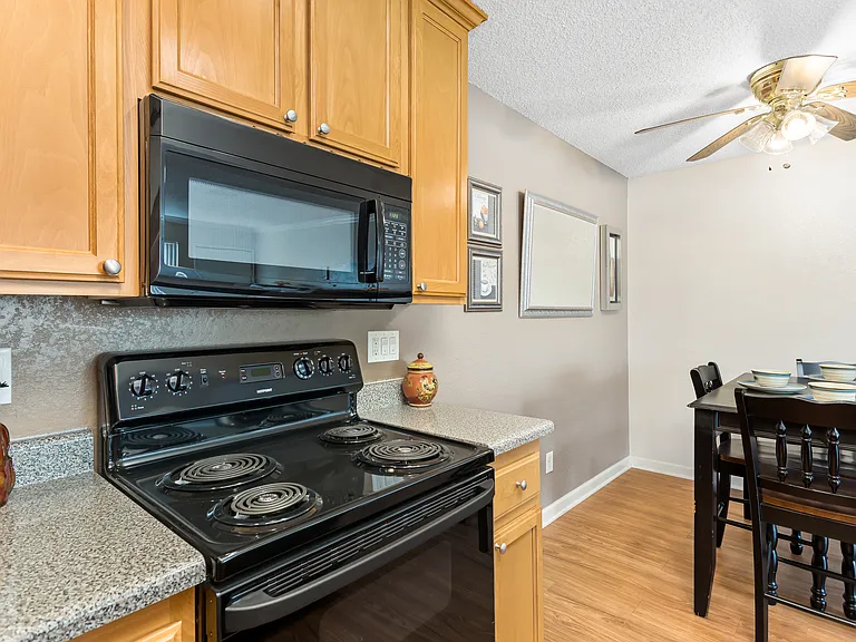 Quailpointe Apartments — Photo 25