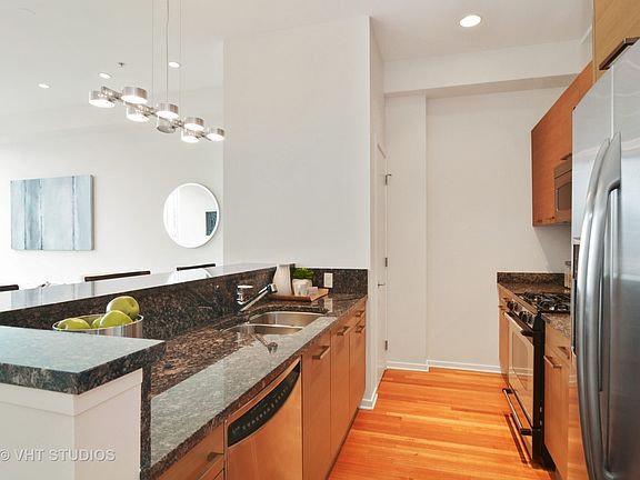 4th image of 500 W Superior St Unit 1007