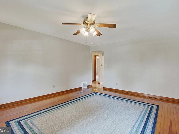 5th image of 524 Fulton St