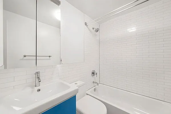 Rented by Space Marketing Shop | media 10