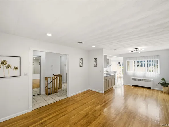 160 Clearmeadow Drive, East Meadow, NY 11554