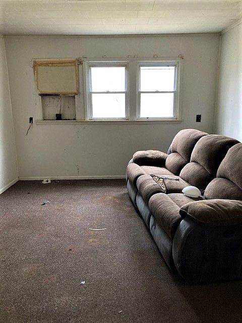 2nd image of 1214 Oak St