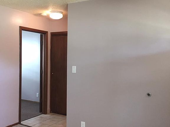 4th image of 602 N Washington St