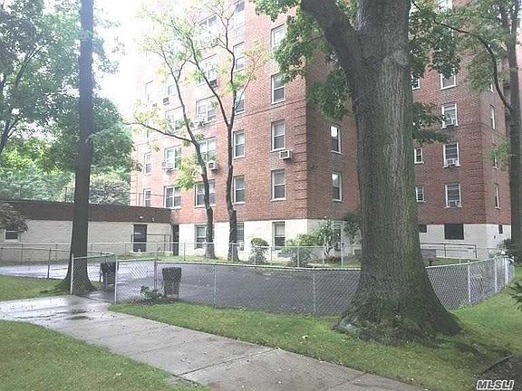 4th image of 28-02 Parsons Blvd #6
