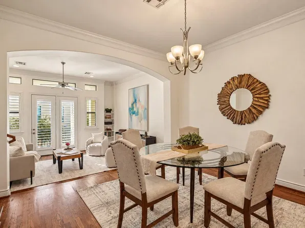1102 Sherwood Run, Houston, TX 77043