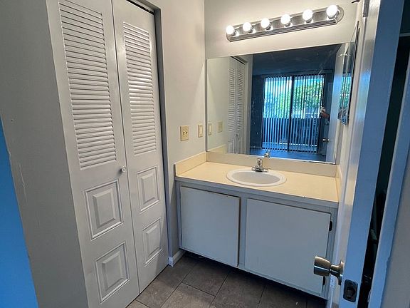 2nd image of 718 Executive Center Dr #22-7-22