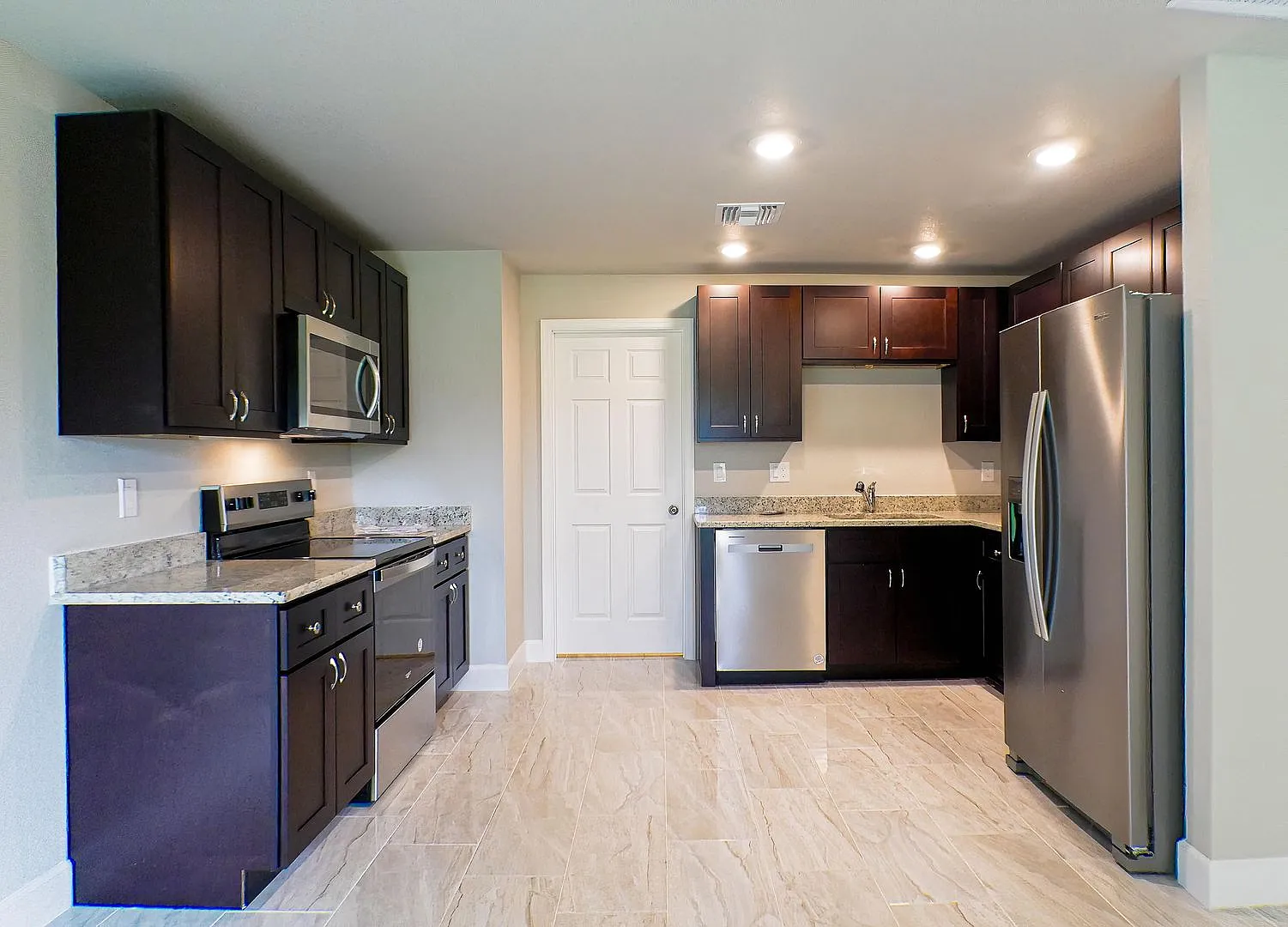 Splendid brand new duplex located in the heart of Fort Myers, 3-bedroom, 2-bathroom — Photo 3