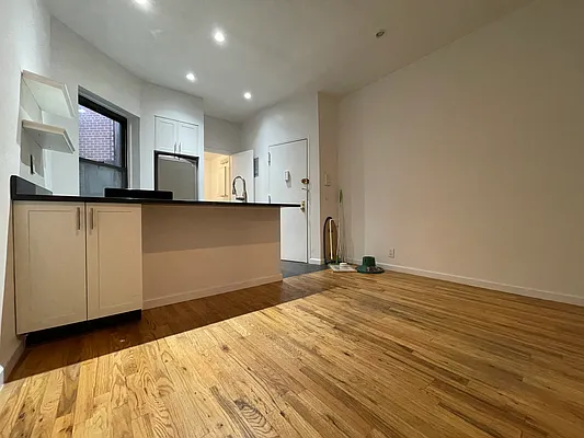 Rented by Bond New York | media 9