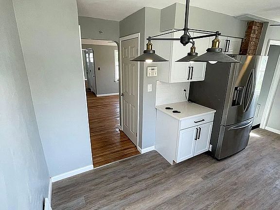 2nd image of 5440 Oakwood Ave