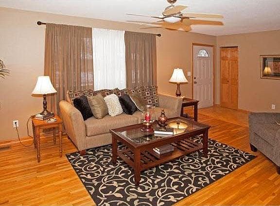 4th image of 16473 Flagstaff Way