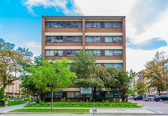 3rd image of 36 Thorncliffe Park Dr #1471134