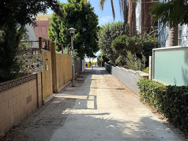 15 Paloma Ave — Photo 10