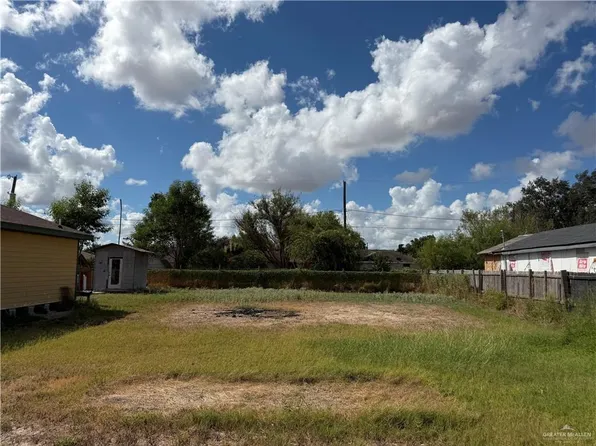 909 Trinity Dr, Alamo, TX 78516