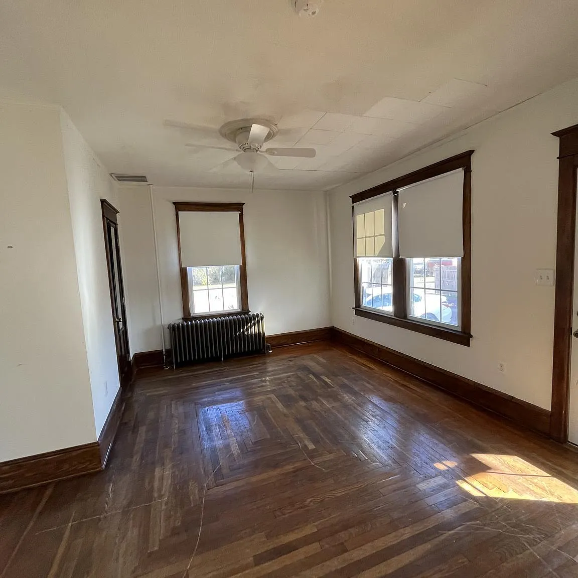 5 bed, 3.0 bath, 2044 sqft, $3,000 — Photo 2