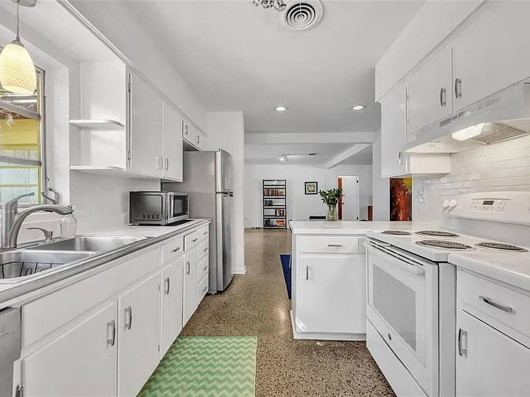 1850 Whitehall Dr — Photo 12