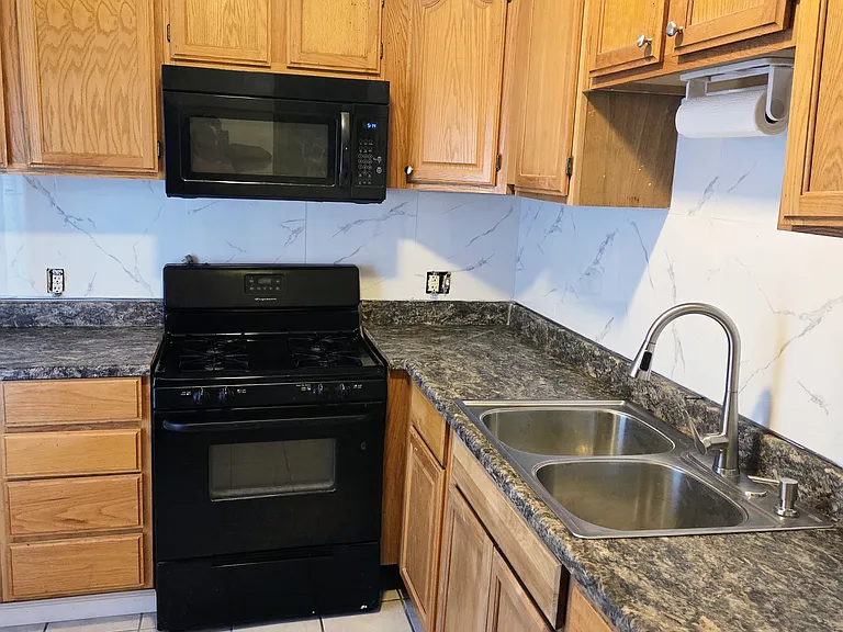 25 Lexington Ave — Photo 2