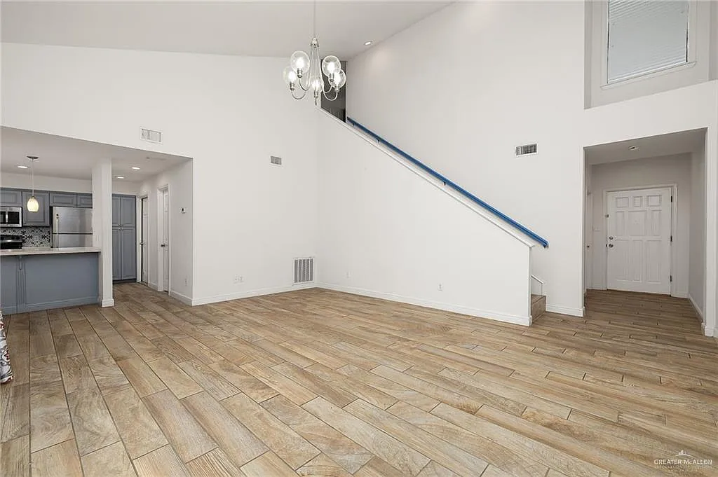 4 bed, 3.0 bath, 1951 sqft, $2,500 — Photo 2