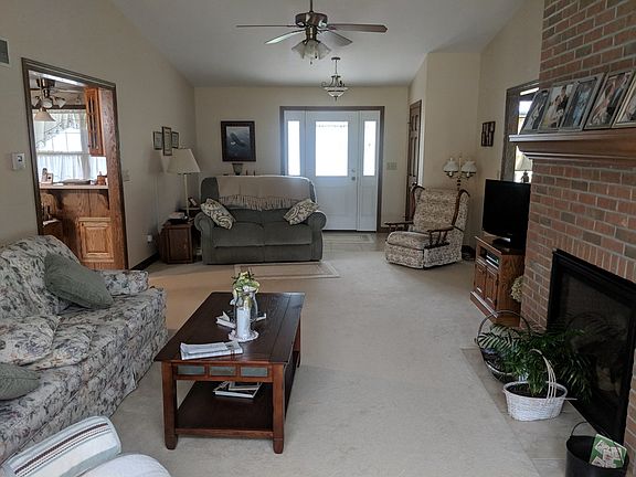 4th image of 2349 Foxwood Dr