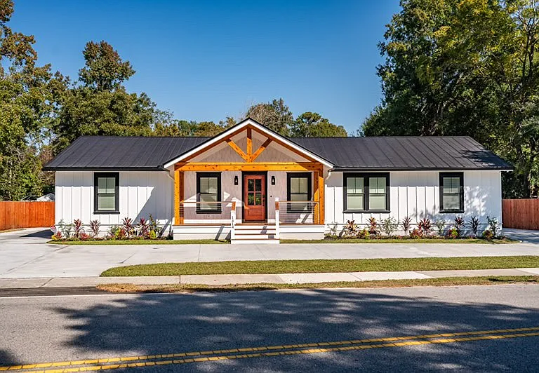1414 Six Mile Rd — Photo 1