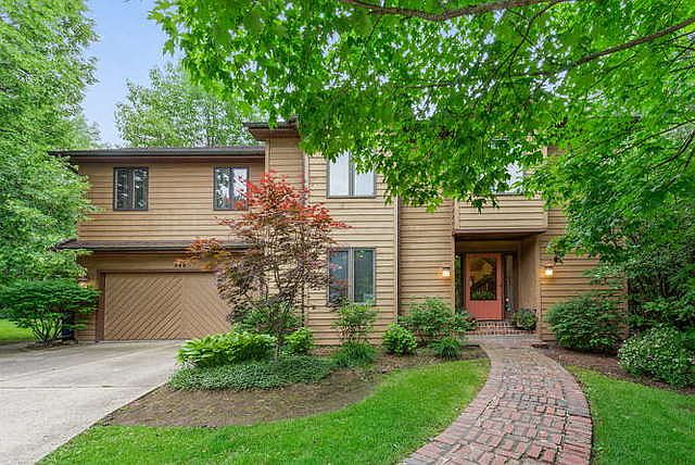 1st image of 348 Canterbury Ct