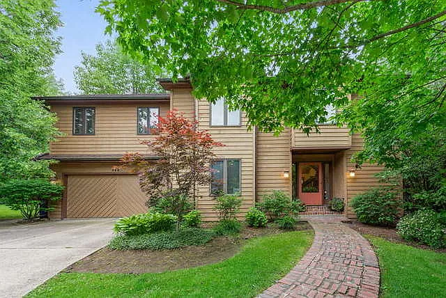 348 Canterbury Ct photo 1