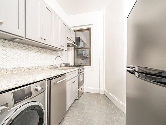5th image of 118 E 91st St APT 4C
