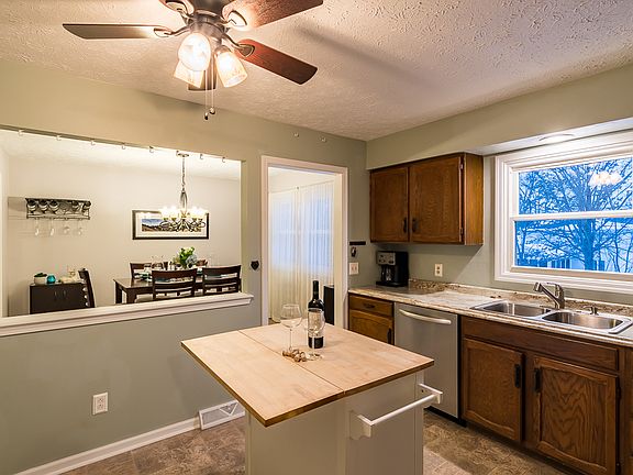 4th image of 4550 Apple Valley Dr