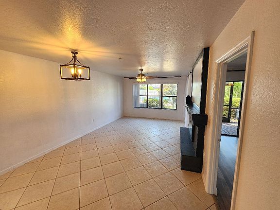 4th image of 302 Harbor Blvd Unit 102