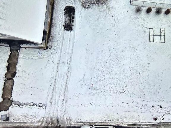 2nd image of 1527 E 50th St