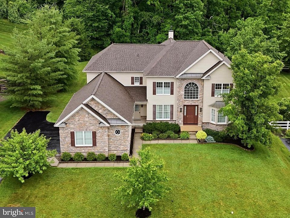 1st image of 4 Strickland Way