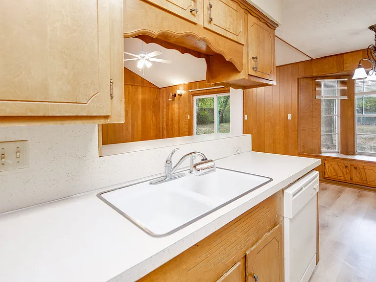 1201 Francis Dr — Photo 9