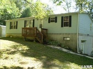 925 S Cottonwood Rd, Walnutport, PA 18088