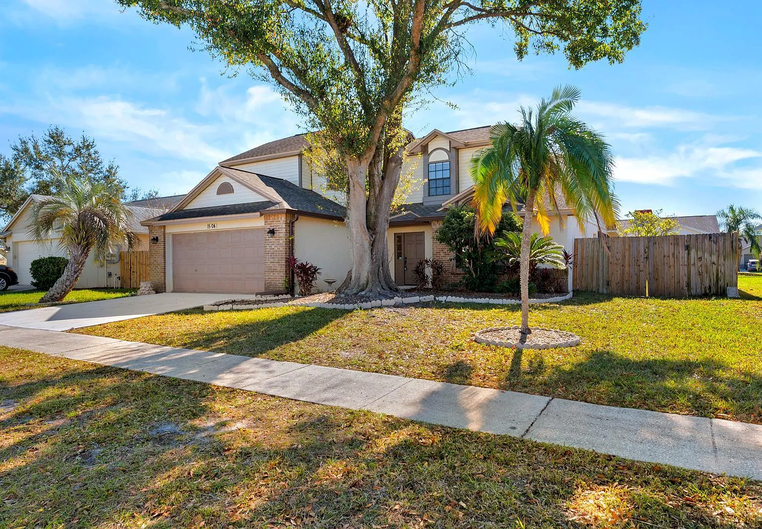 4 bed, 2.5 bath, 1922 sqft, $2,550 — Photo 2