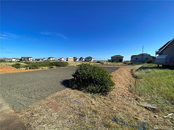 3rd image of 463 Sea View Ave
