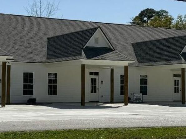 212 E D St, Rayne, LA 70578